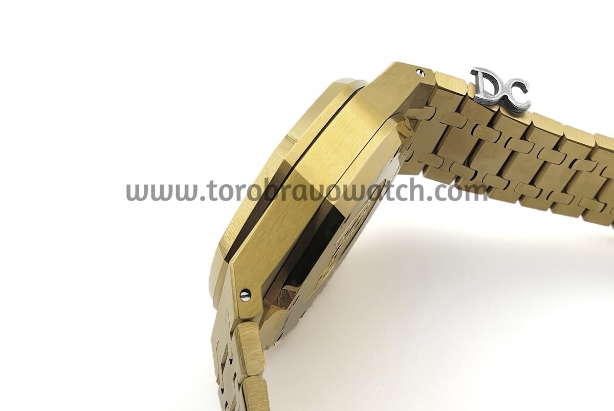 Royal Oak Self-Winding Chronograph Blue Dial in Yellow Gold - Image 10