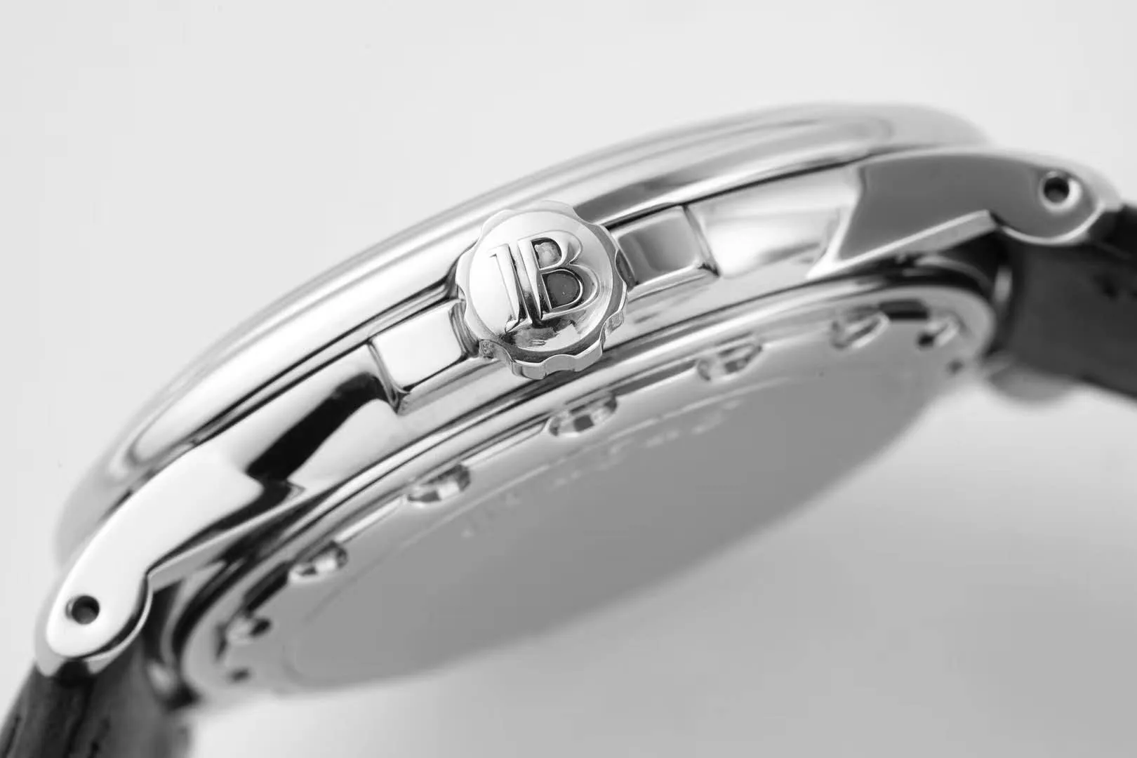 Hundred Hours cadran noir en acier sur bracelet en cuir noir – Image 8