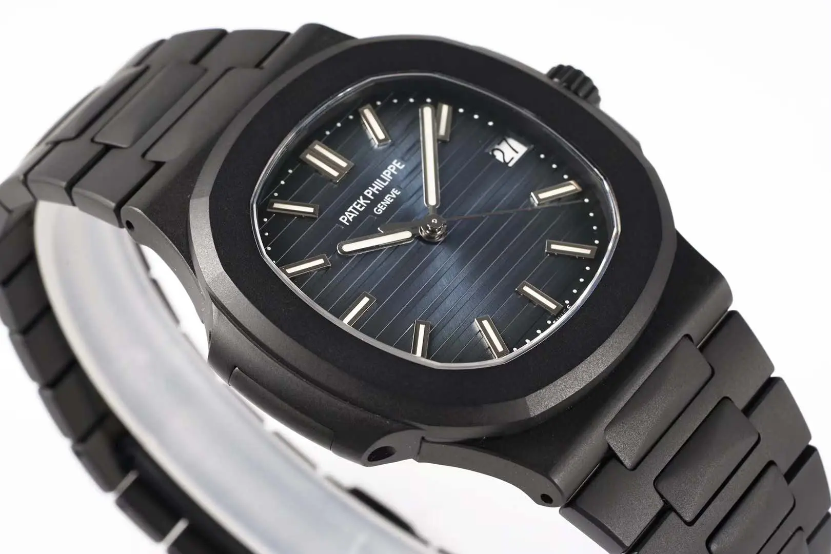 Nautilus Jumbo 5711 ‘Black Venom Limited Edition’ quadrante blu - immagine 3