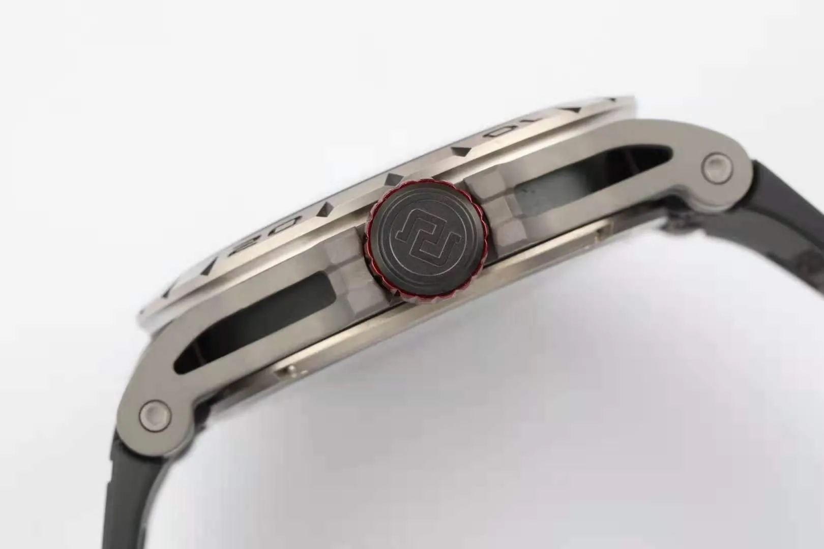 Excalibur Spider squelette tourbillon volant avec bracelet en caoutchouc noir – Image 9
