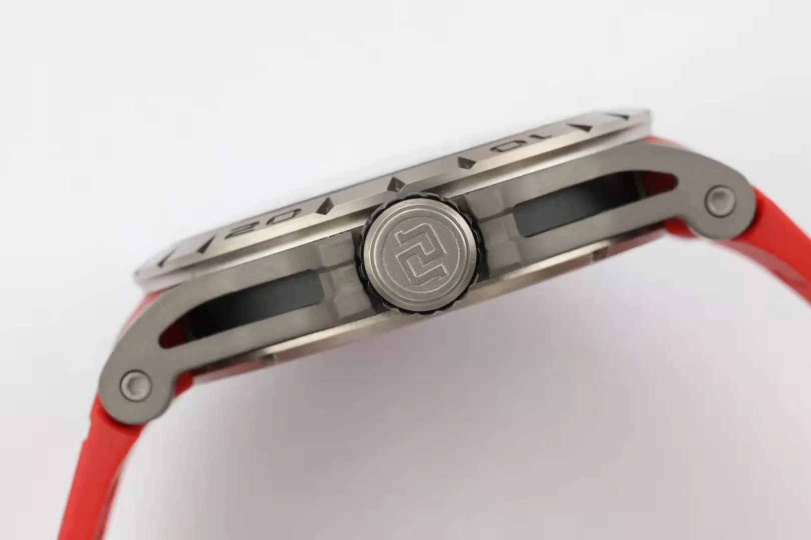 Excalibur Spider squelette tourbillon volant avec bracelet en caoutchouc rouge – Image 6