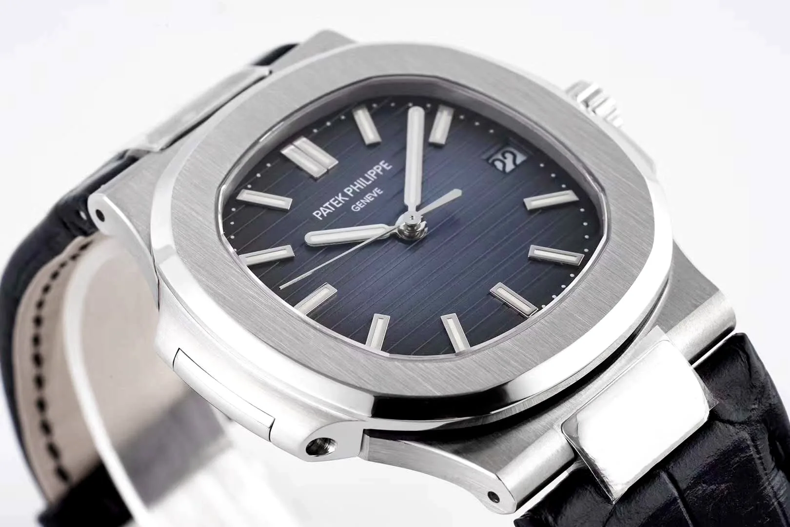 Nautilus Jumbo 5711 blaues Zifferblatt in Stahl mit schwarzem Lederarmband – Bild 8