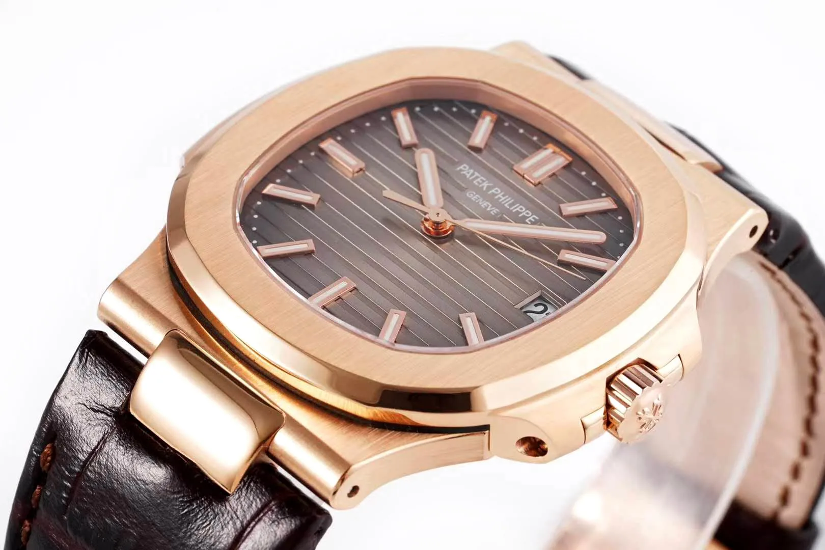 Nautilus Jumbo 5711 braunes Zifferblatt in Roségold mit braunem Lederarmband – Bild 4