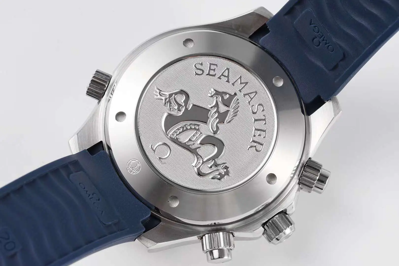 Seamaster Diver 300m chronographe cadran bleu sur bracelet en caoutchouc – Image 9