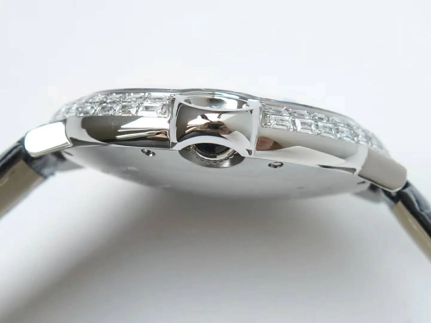 Ballon Bleu de Cartier 42mm cadran blanc avec diamants en or rose – Image 8