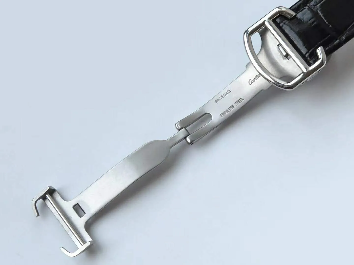Ballon Bleu de Cartier 42mm cadran blanc avec diamants en or rose – Image 7