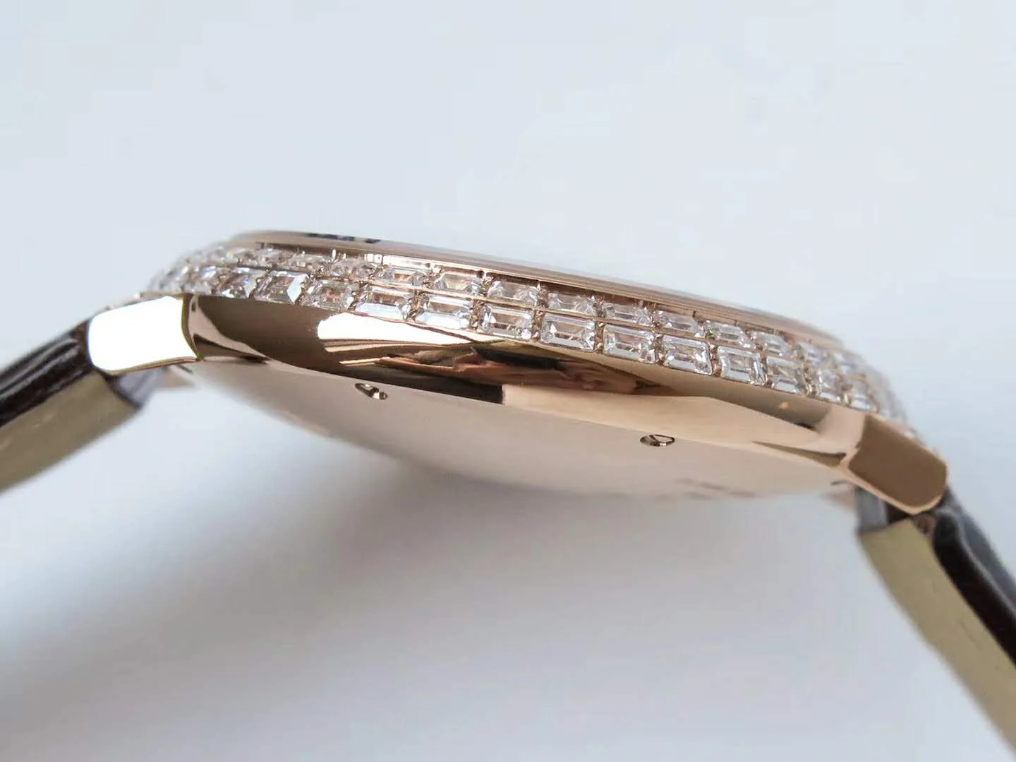 Ballon Bleu de Cartier 42mm cadran blanc avec diamants en or rose – Image 8