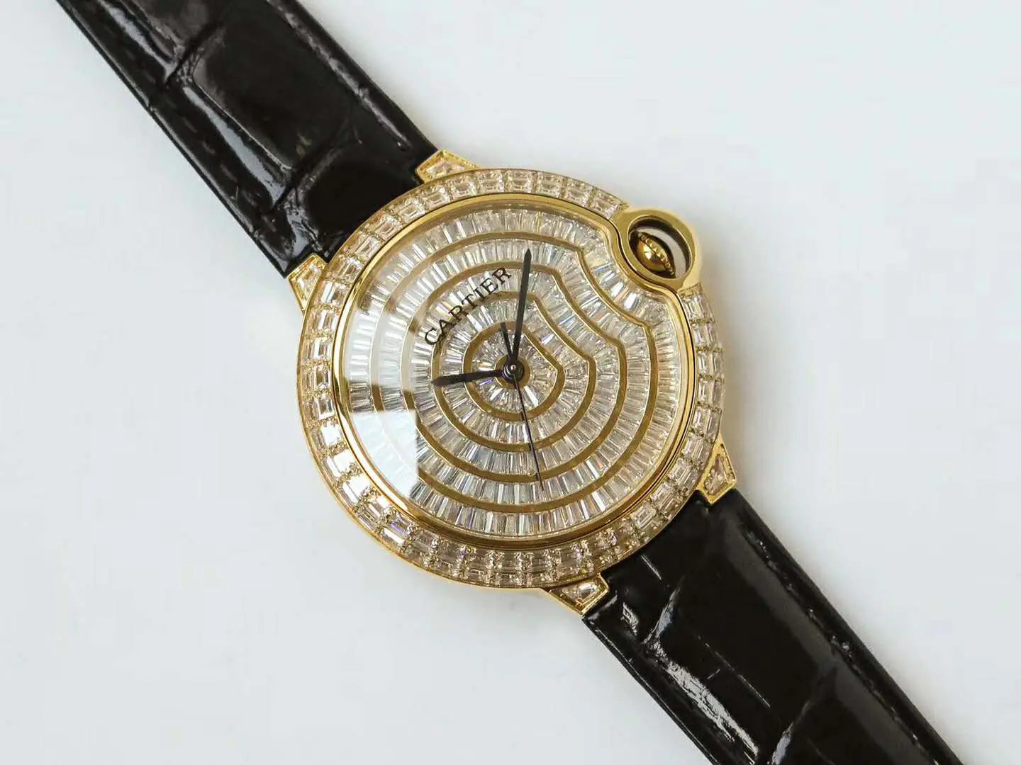 Ballon Bleu de Cartier 42mm quadrante pavé di diamanti in oro giallo - immagine 3