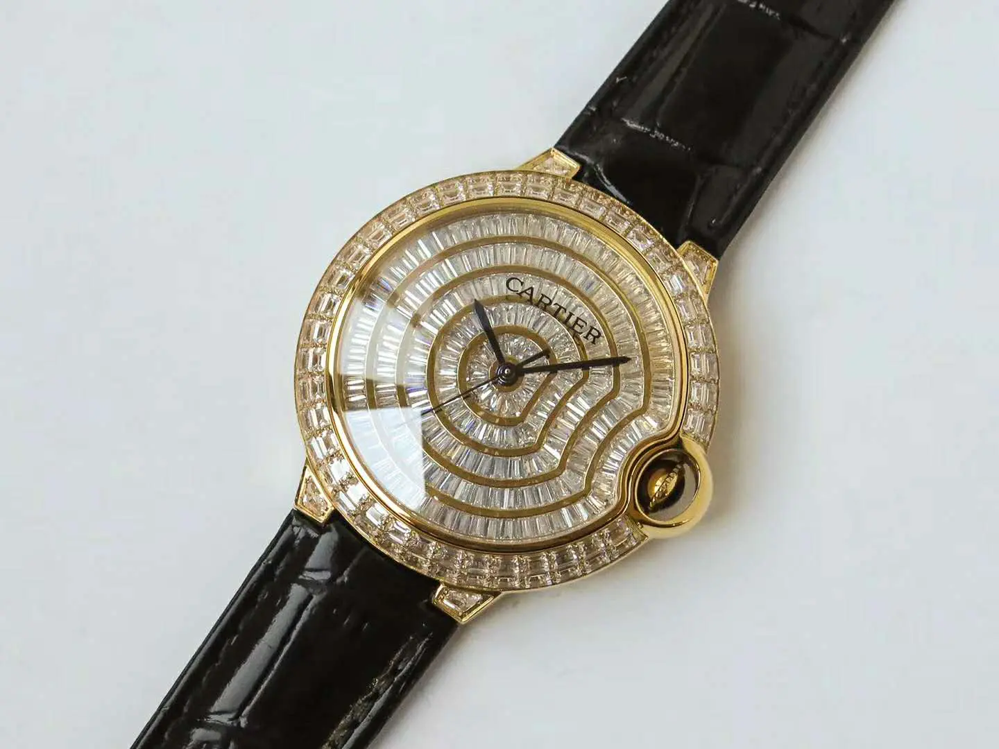 Ballon Bleu de Cartier 42mm quadrante pavé di diamanti in oro giallo - immagine 10