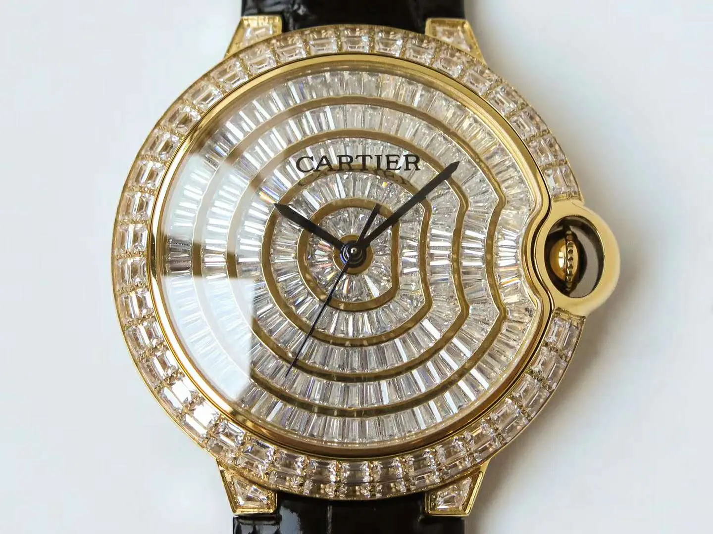 Ballon Bleu de Cartier 42mm quadrante pavé di diamanti in oro giallo - immagine 9