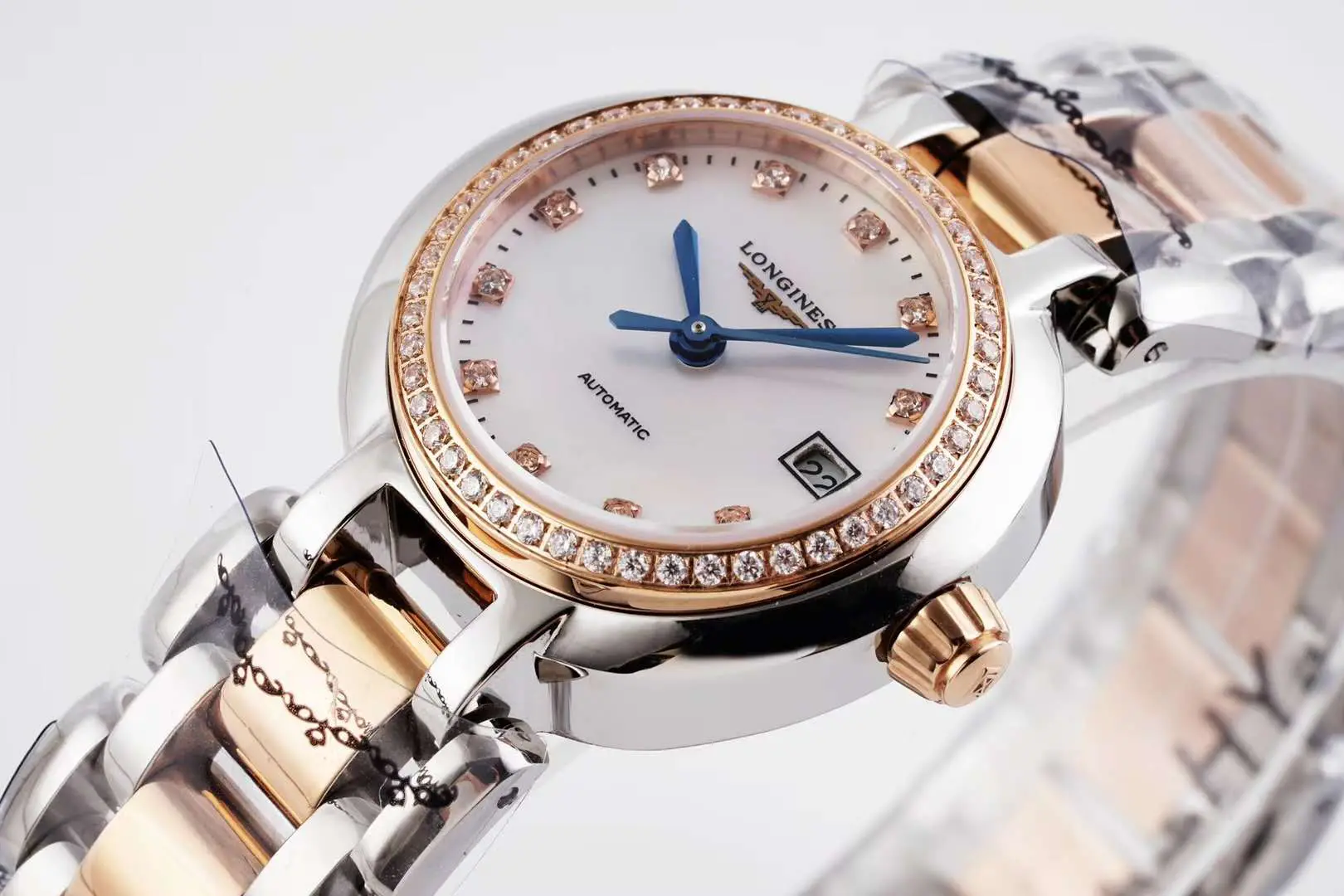Primaluna esfera MOP blanca con índices de diamantes y bisel de diamantes en oro rosa - Imagen 3