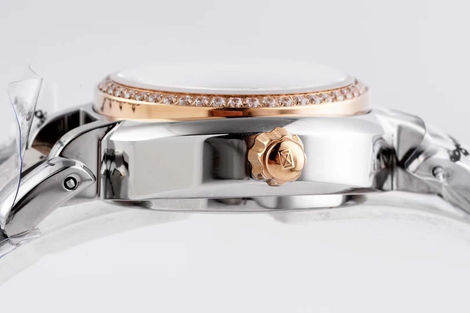 Primaluna esfera MOP blanca con índices de diamantes y bisel de diamantes en oro rosa - Imagen 9