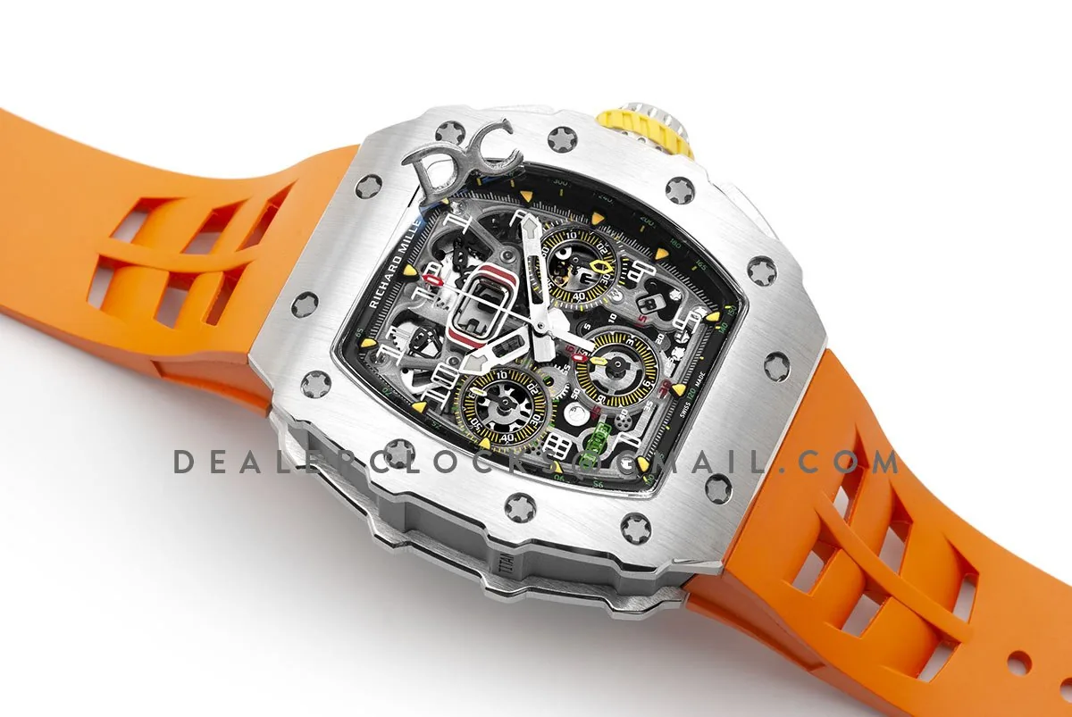 RM 011-03 chronographe flyback automatique en titane sur caoutchouc orange – Image 2