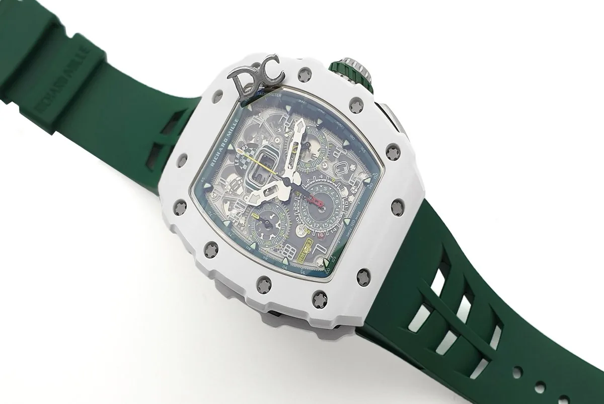 RM 011-02 Le Mans Classic Chronograph in Grün am grünen Kautschukarmband – Bild 2