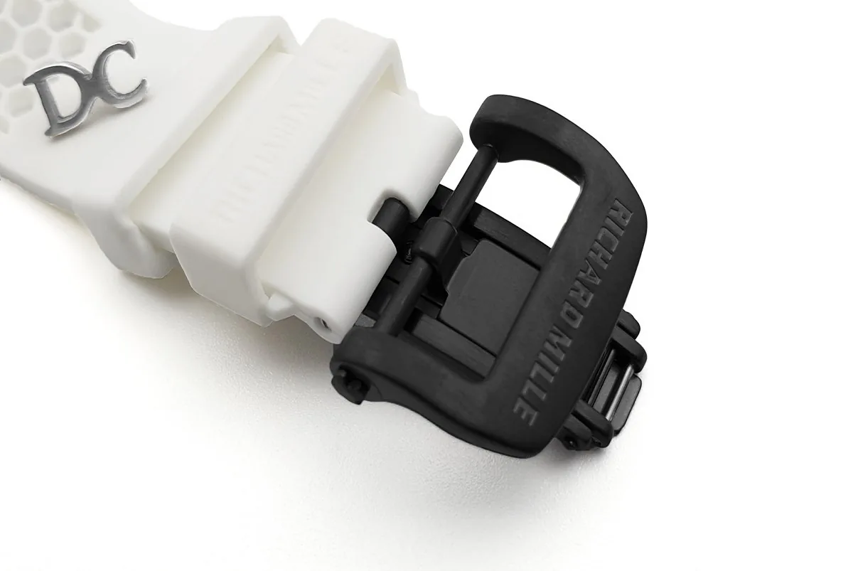 RM 035-02 Black Toro Americas en carbono NTPT con correa de caucho blanca - Imagen 10