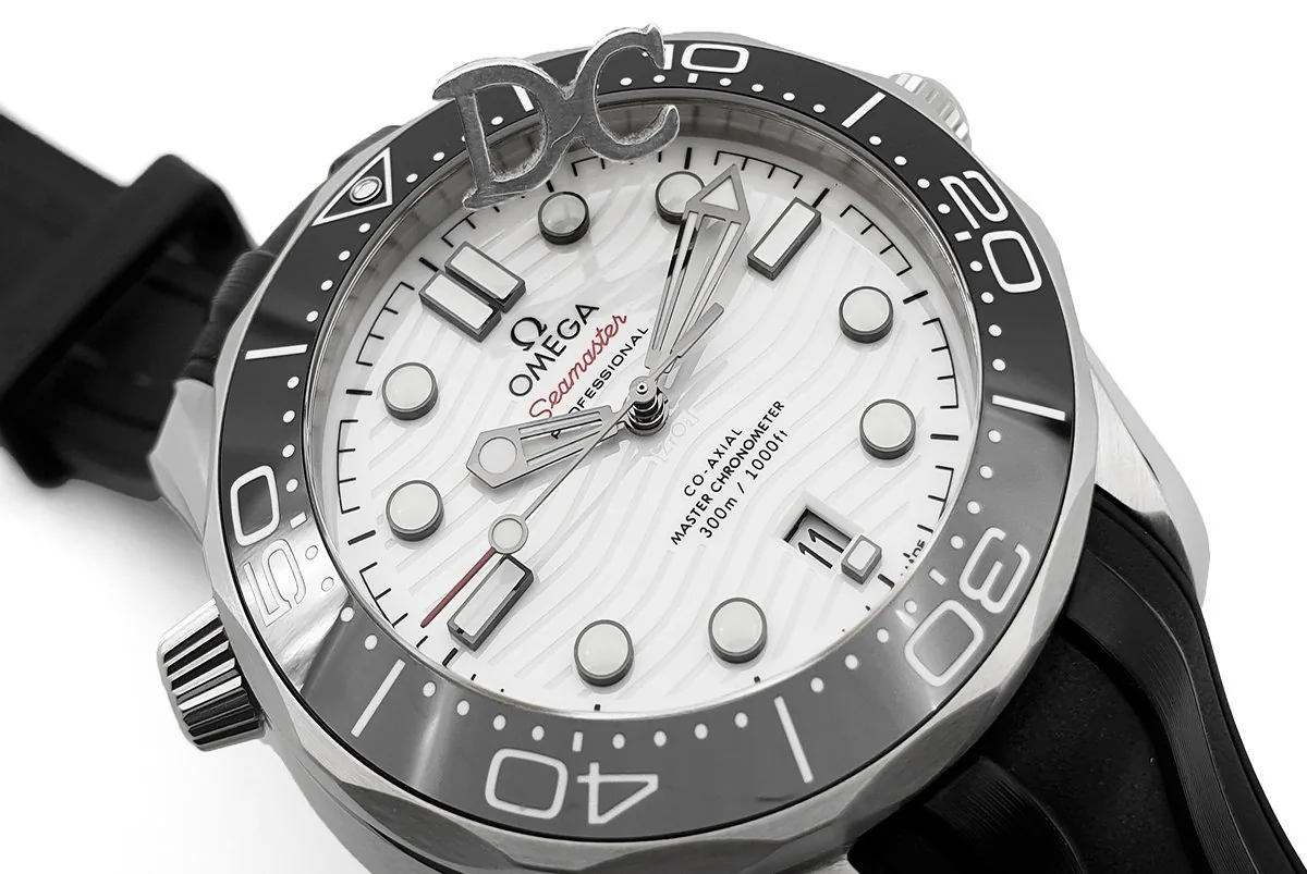 Seamaster Diver 300M Co-Axial Master Chronometer quadrante bianco su cinturino in gomma nero - immagine 4