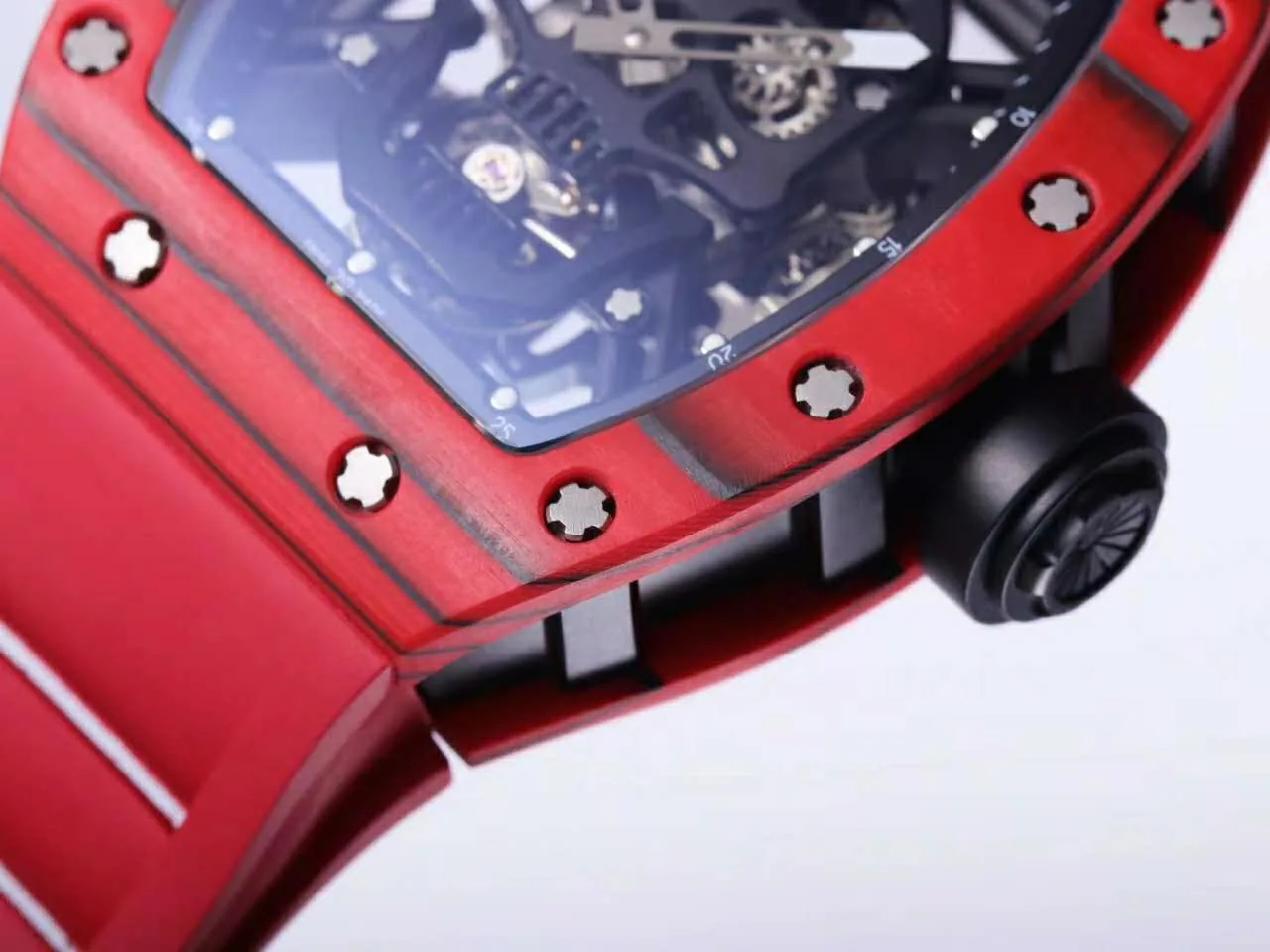 RM 052-01 Tourbillon Black Skull in rotem NTPT-Carbon – Bild 5
