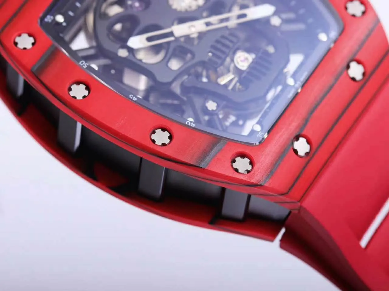 RM 052-01 Tourbillon Black Skull in rotem NTPT-Carbon – Bild 7