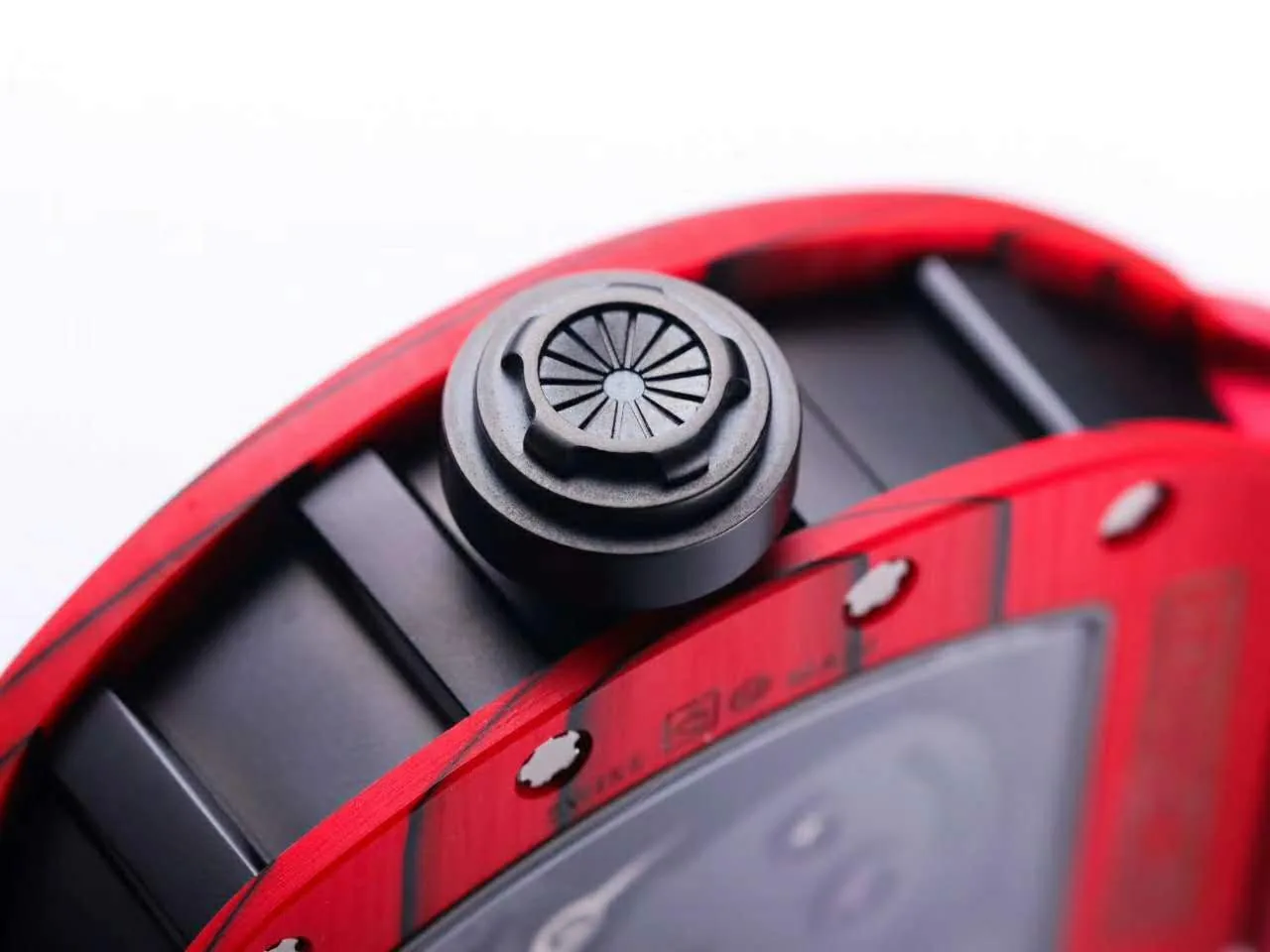 RM 052-01 Tourbillon Black Skull in rotem NTPT-Carbon – Bild 8