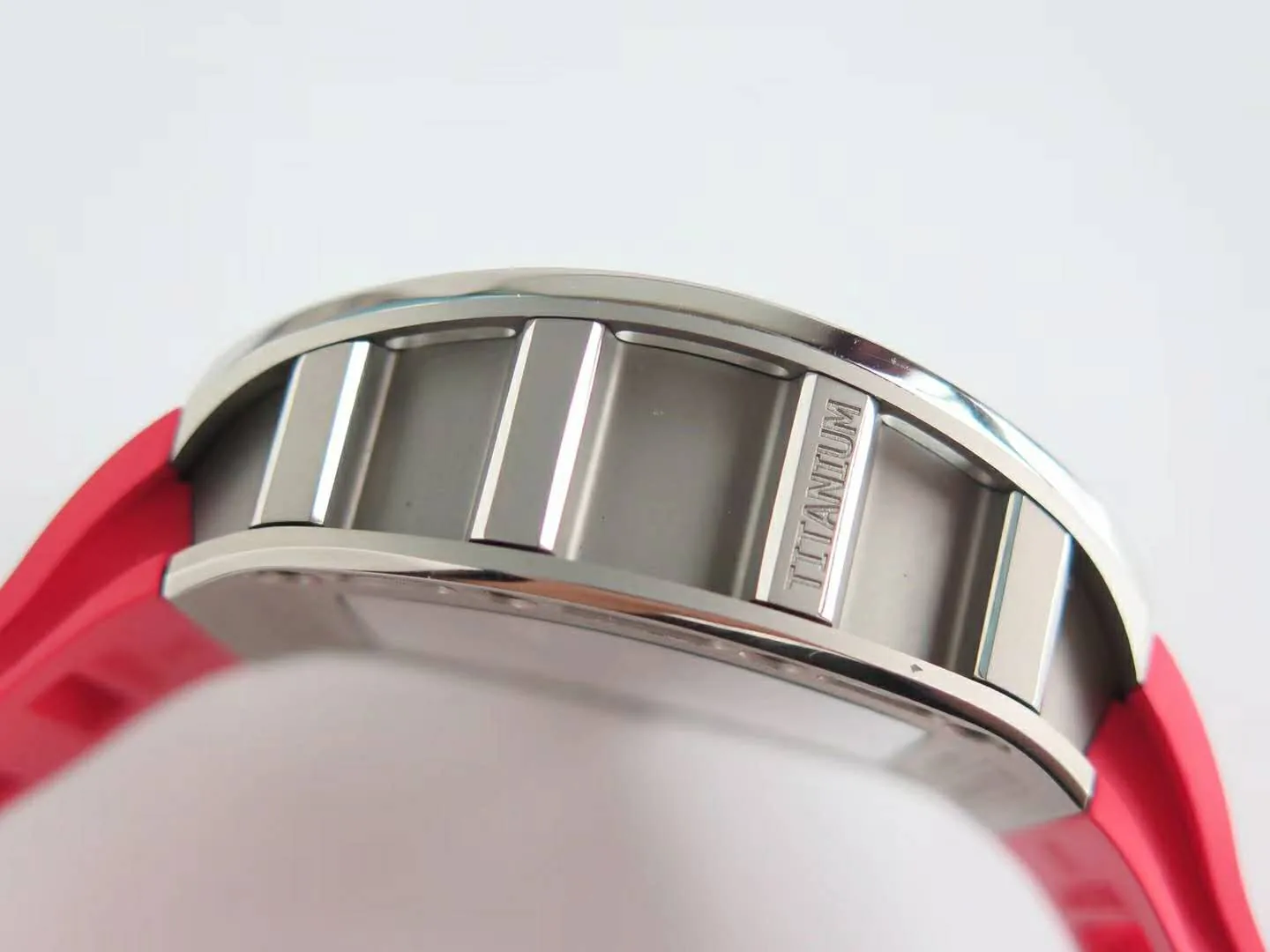 RM 052-01 Tourbillon Skull in titanio su cinturino in gomma rosso - immagine 5