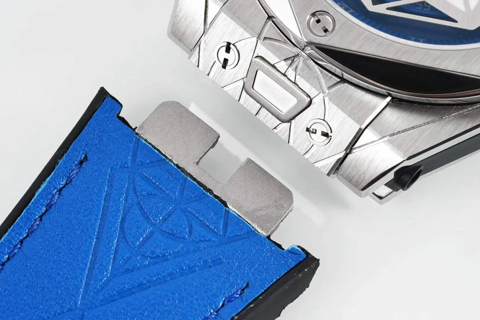 Big Bang Unico Sang Bleu en acier sur bracelet en cuir bleu – Image 6