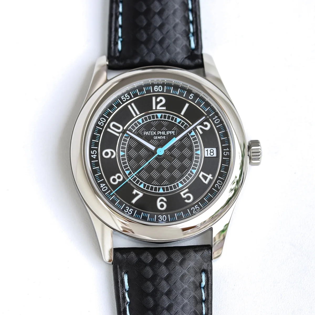 Calatrava 6007G-001 himmelblau-schwarzes Zifferblatt in Weißgold