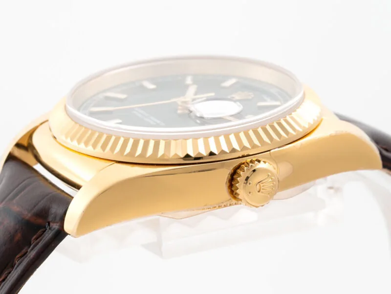 Day-Date 40 quadrante nero in oro giallo su cinturino in pelle - immagine 6