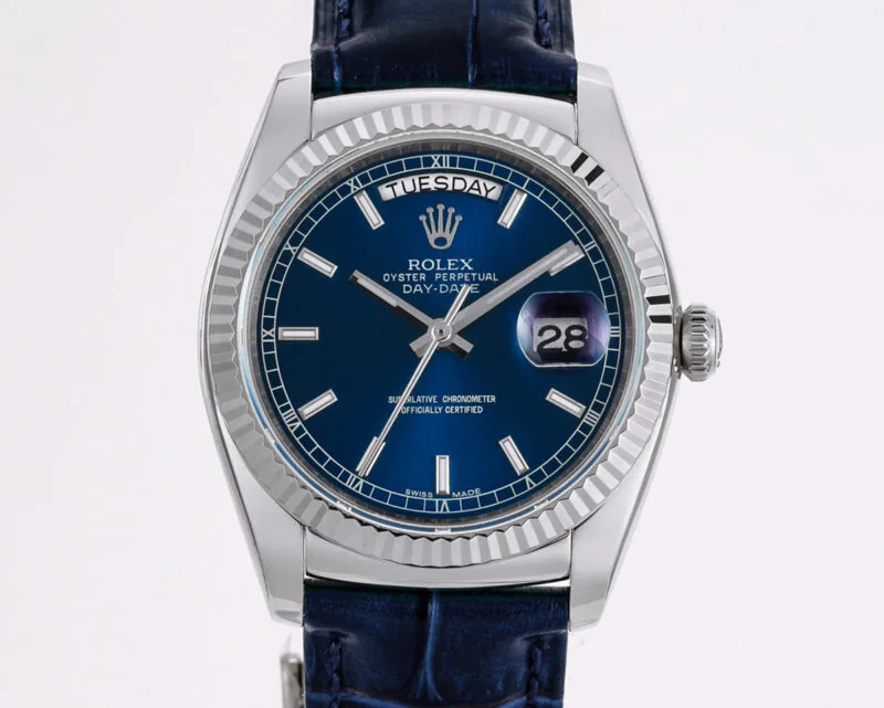 Day-Date 40 esfera azul en oro blanco con correa de piel - Imagen 4