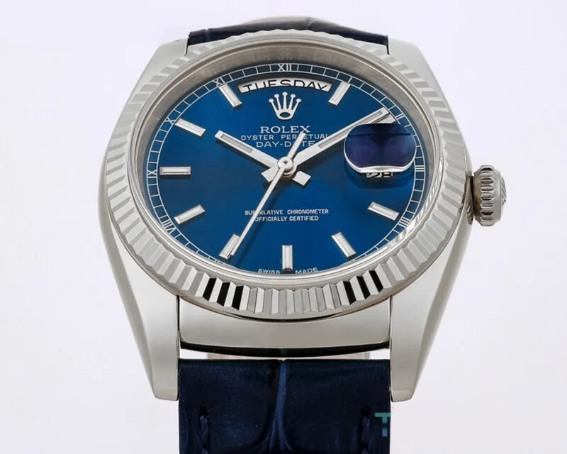 Day-Date 40 esfera azul en oro blanco con correa de piel - Imagen 5