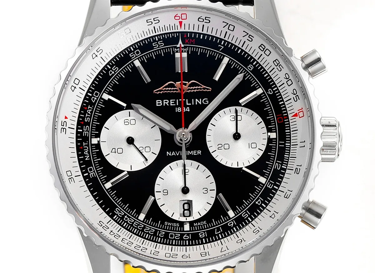 Navitimer B01 Chronograph 43 esfera negra en acero con correa de piel Ref. AB0138211B1P1 - Imagen 7