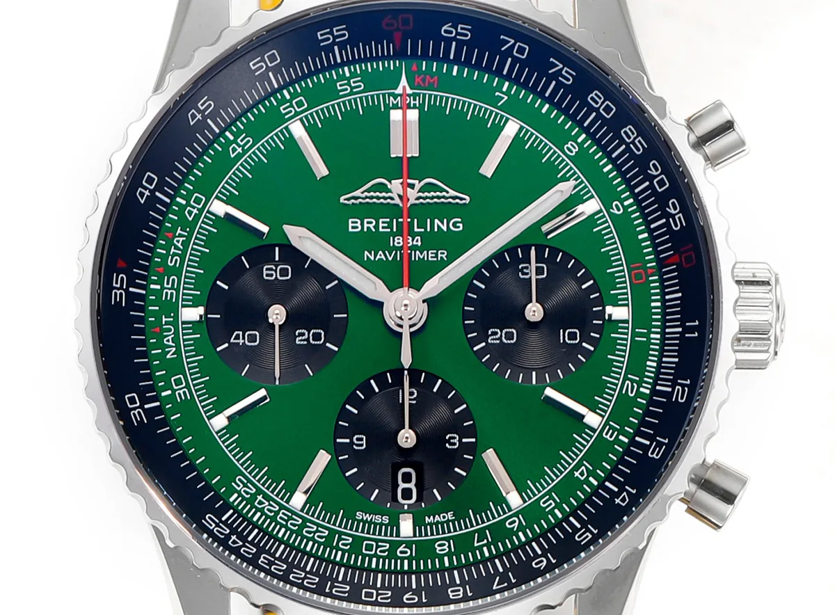 Navitimer B01 Chronograph 43 esfera verde oscuro en acero con correa de piel - Imagen 7