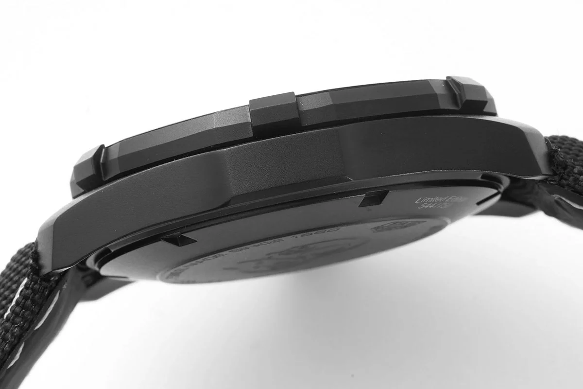 Aquaracer Calibre 5 Carbon Dial