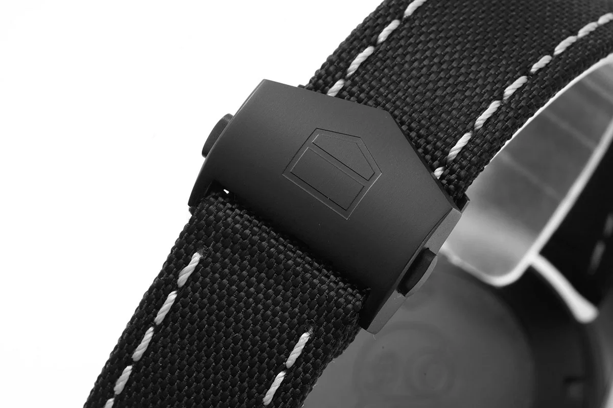 Aquaracer Calibre 5 Carbon Dial