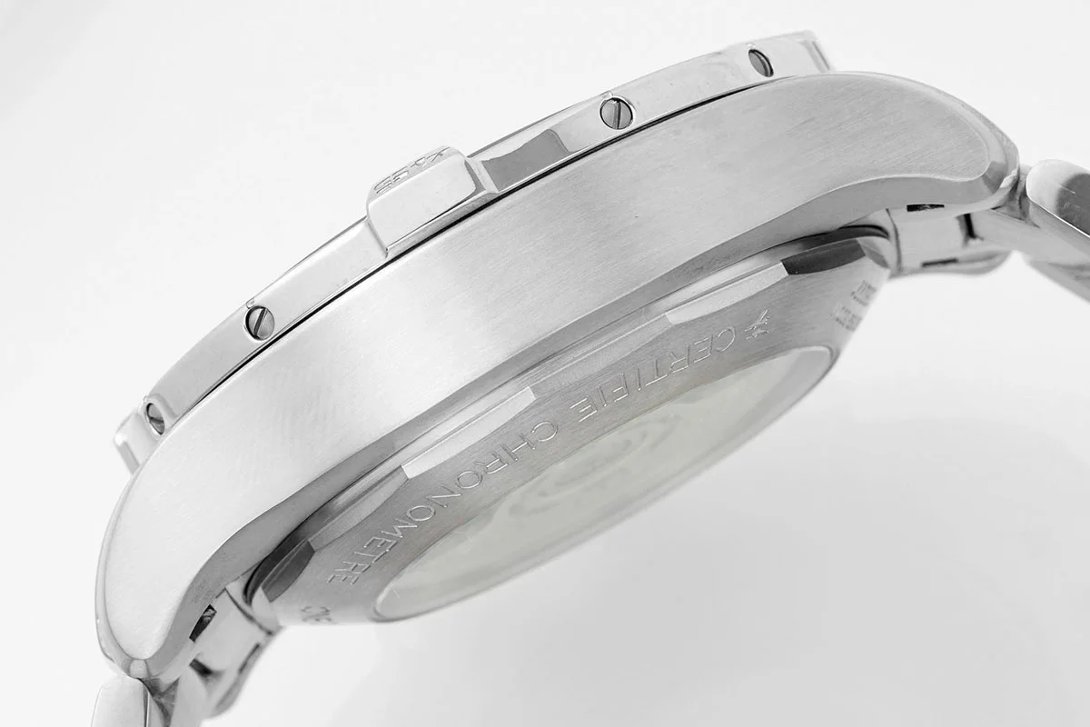 Avenger B01 Chronograph 45 Black Dial in Steel on Bracelet
