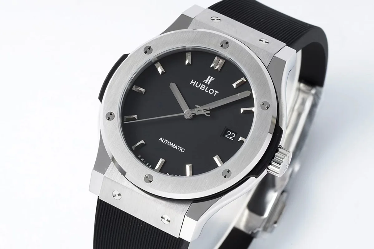 Classic Fusion Automatic 42mm Black Dial on Rubber Strap
