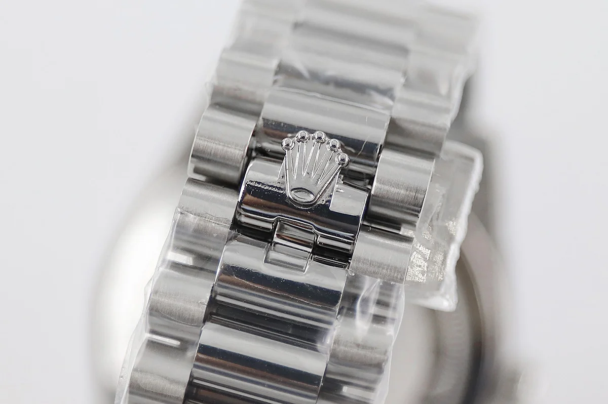 Day-Date 40 228236 Blue Dial with Diamond Markers in Platinum