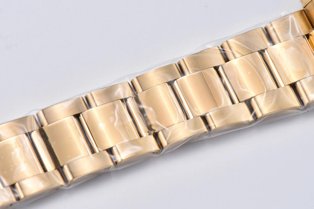 Daytona 116508 Champagne/Black Dial in Yellow Gold