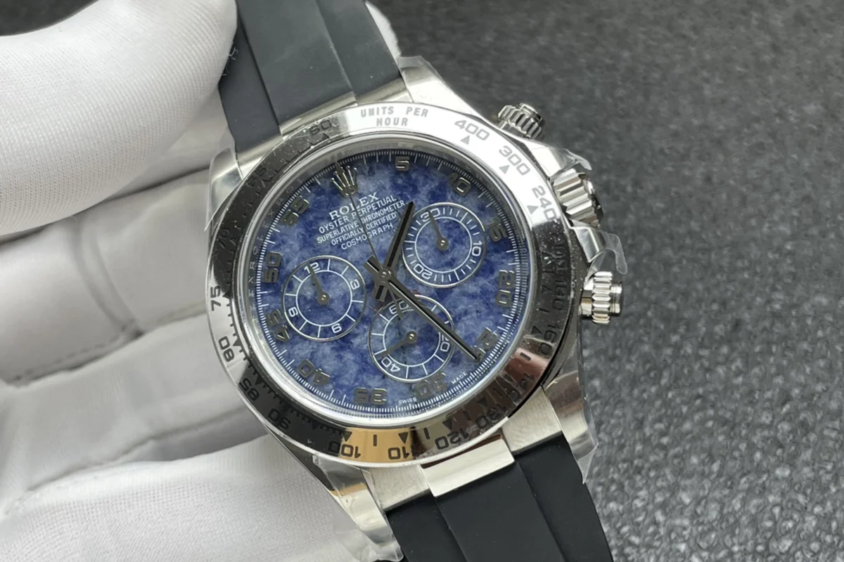 Daytona 116519 Sodalite Dial in White Gold on Rubber Strap