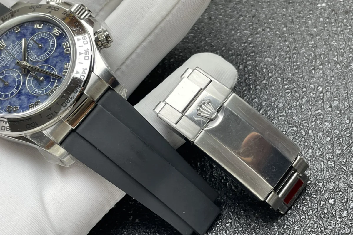 Daytona 116519 Sodalite Dial in White Gold on Rubber Strap