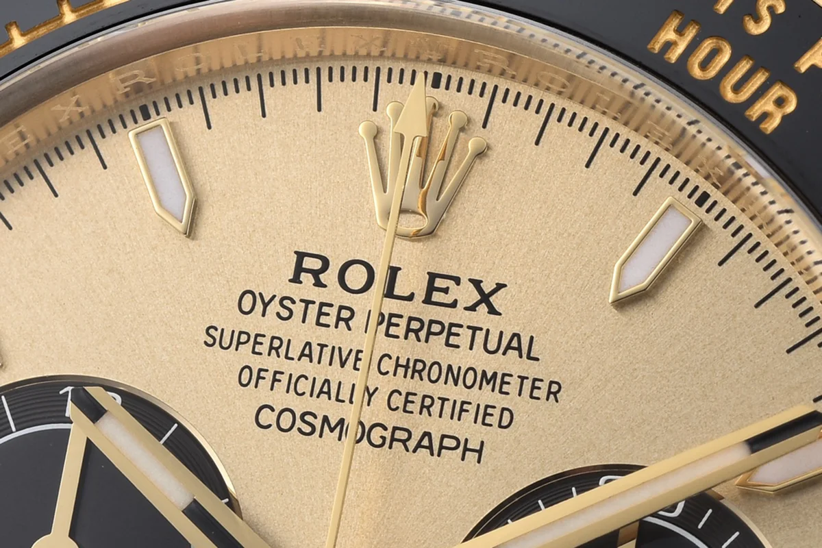 Daytona 126518LN Golden and Bright Black Dial in Yellow Gold on Rubber Strap