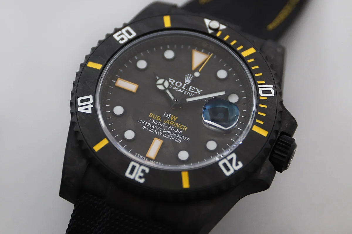 DIW Submariner Carbon Yellow