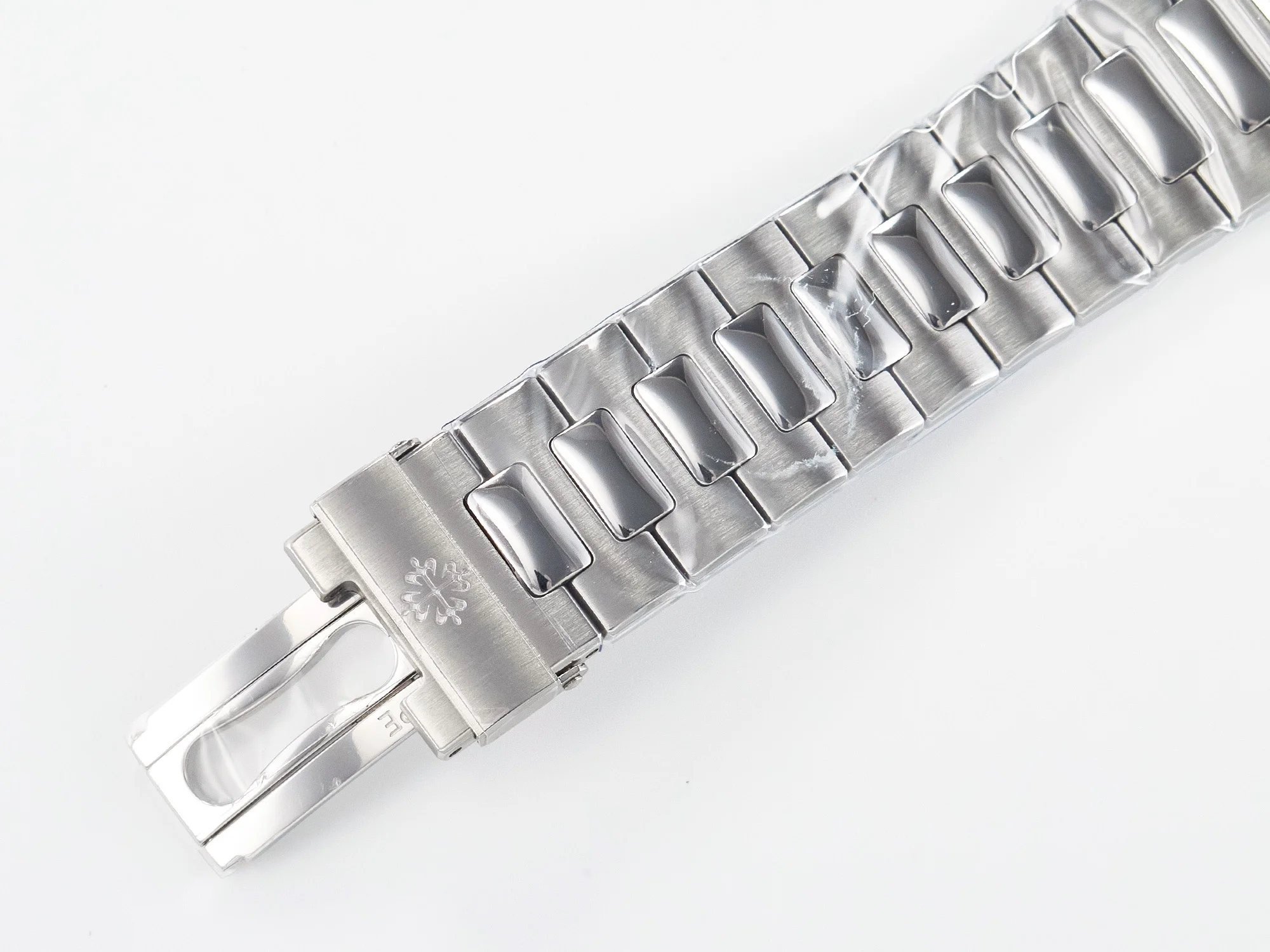 Nautilus 5711 3KF 1:1 Best Edition Square Diamonds Bezel Green Dial on SS Bracelet A324 Super Clone V2