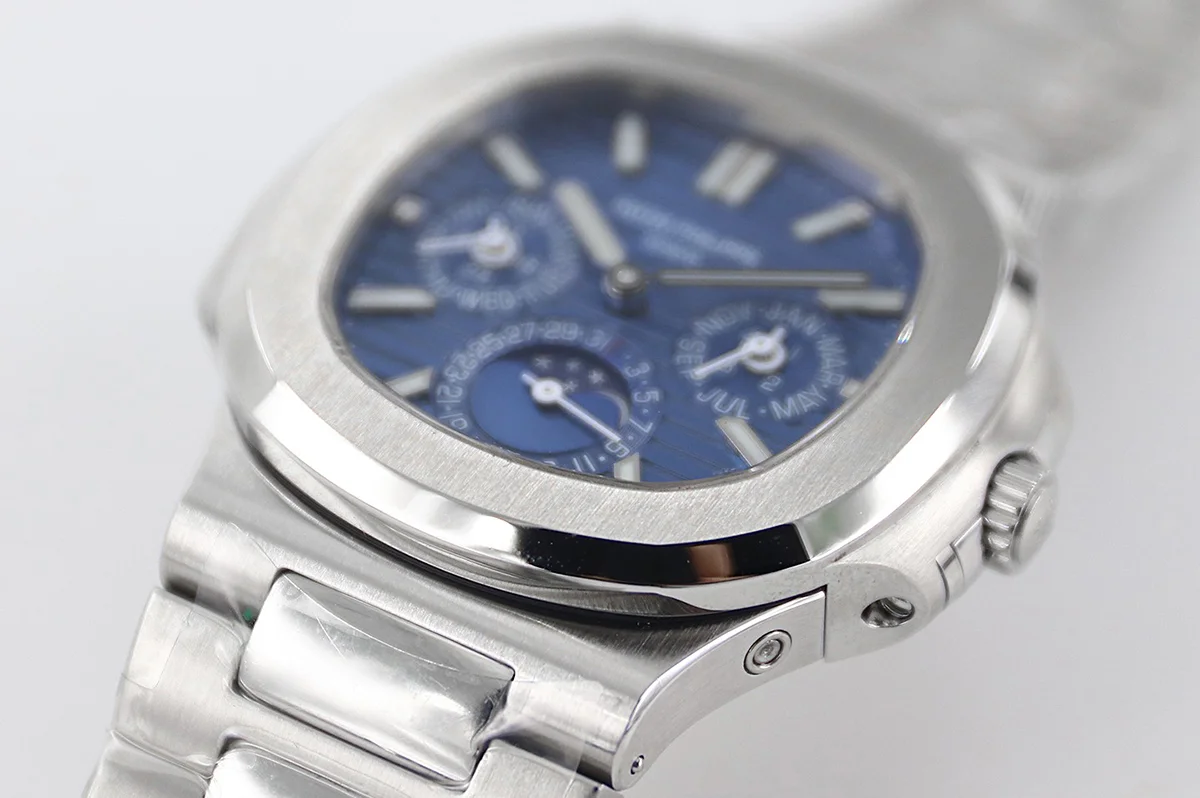 Nautilus 5740 Blue Dial in Steel