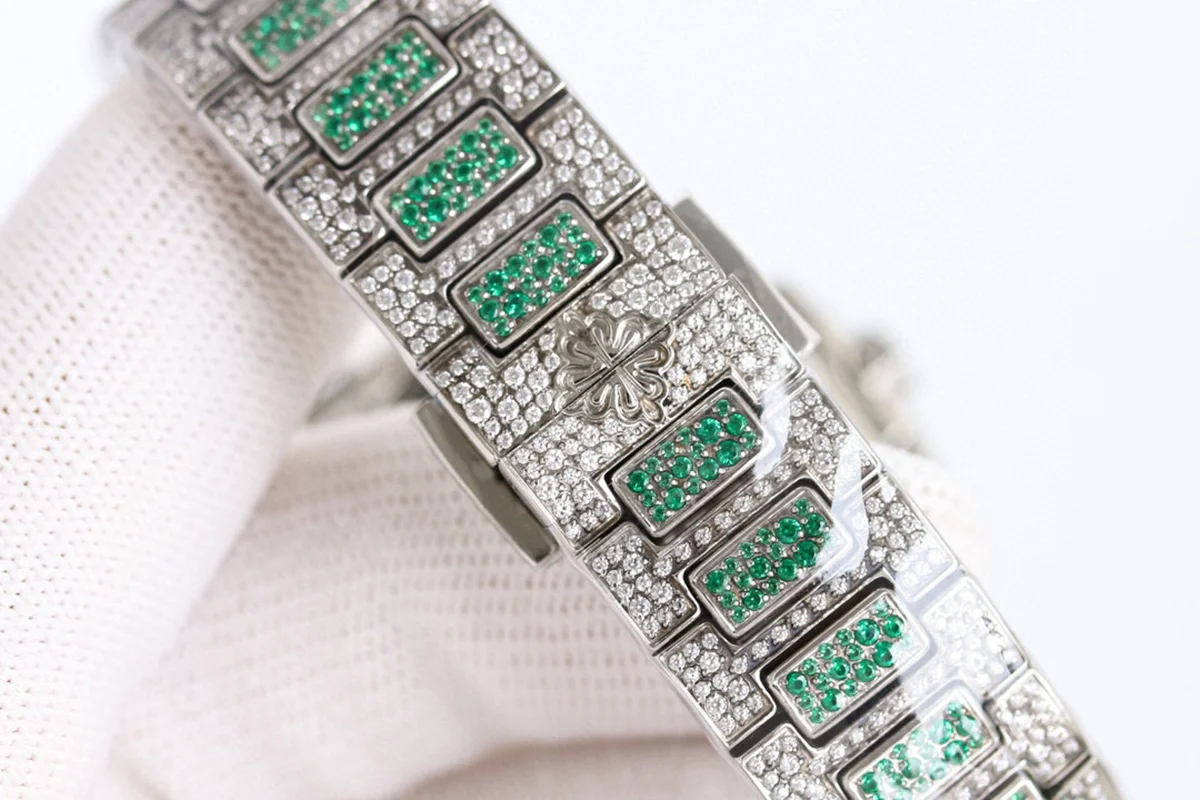 Nautilus 7118/1453G-001 Diamond Paved Dial with Green Diamond Markers in White Gold