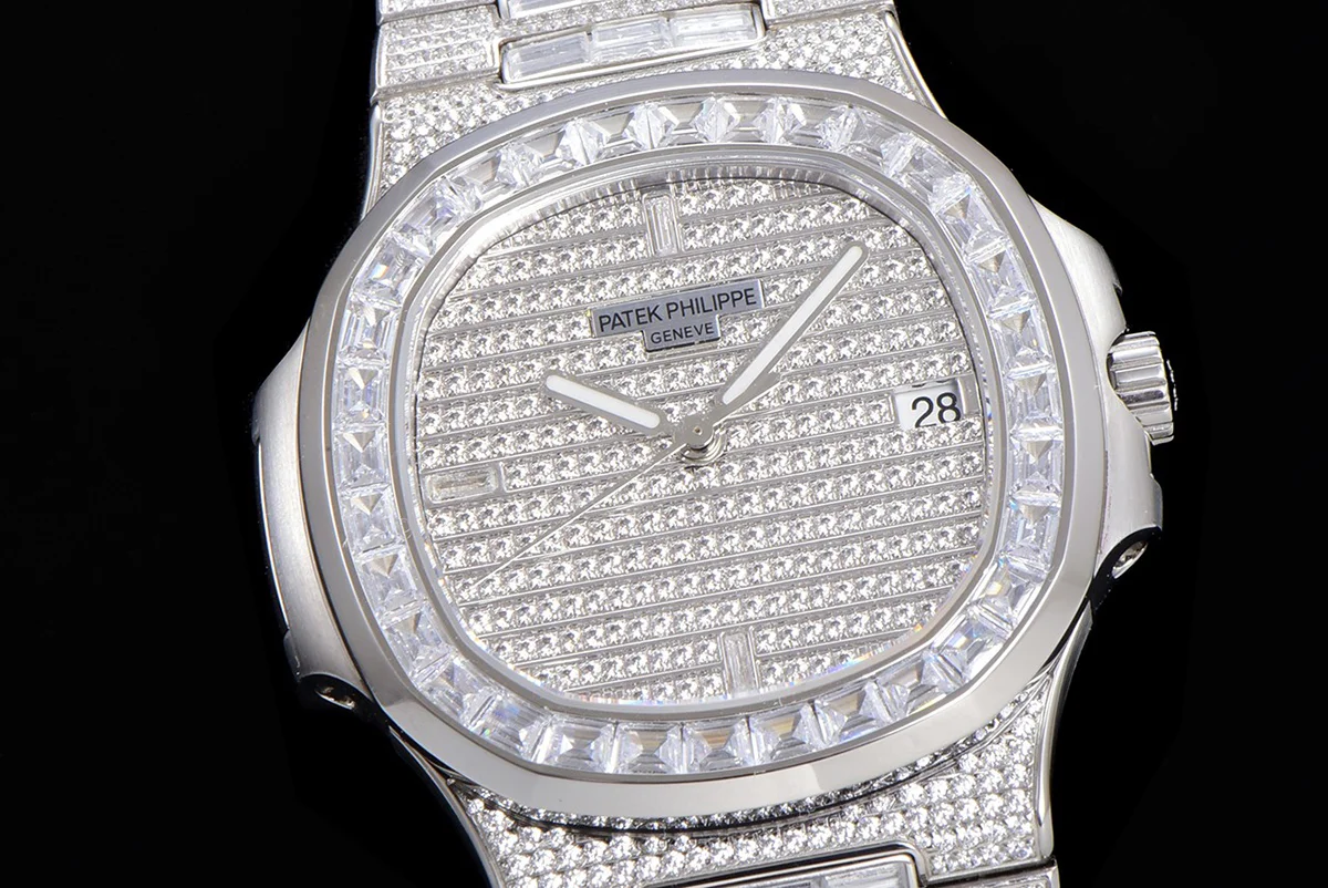 Nautilus Jumbo 5711 Diamond Dial with Diamond Bezel in Paved Diamonds