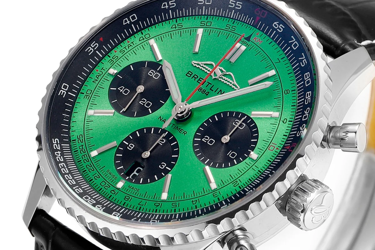 Navitimer B01 Chronograph 43 Green Dial in Steel on Leather Strap Ref. AB0138241L1P1