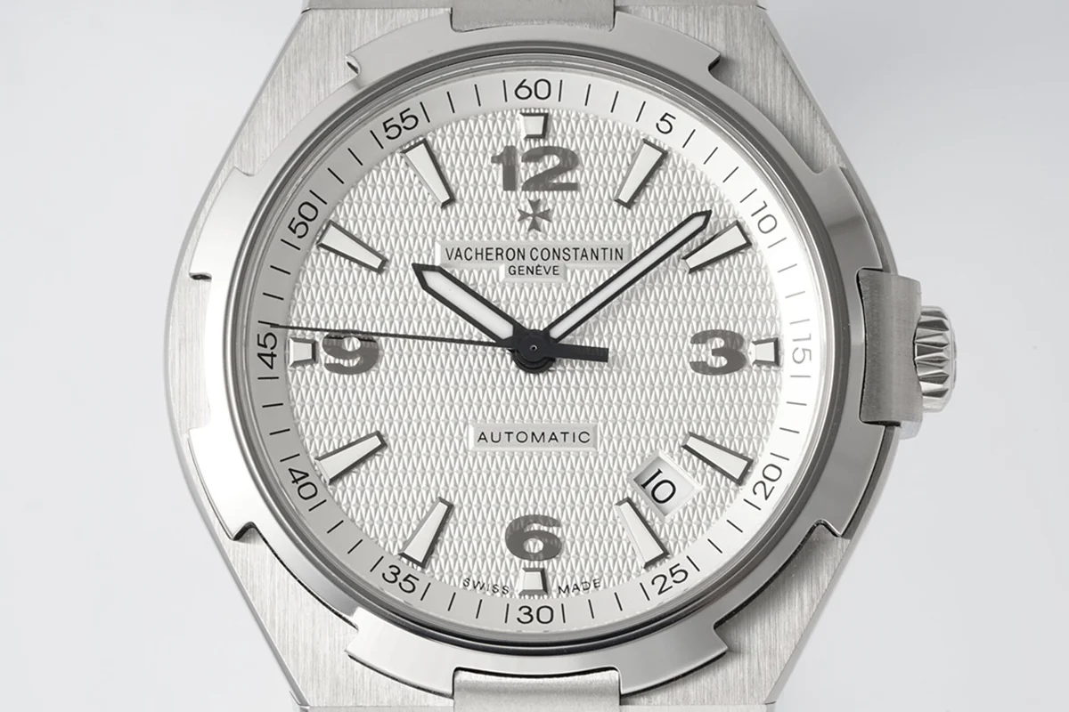 Overseas Automatic 47040 White Dial in Steel
