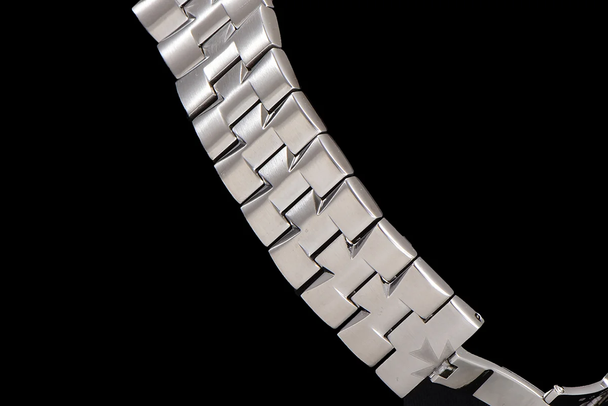 Overseas Dual Time Black Dial in Steel Ref. 7900V/110A-B546