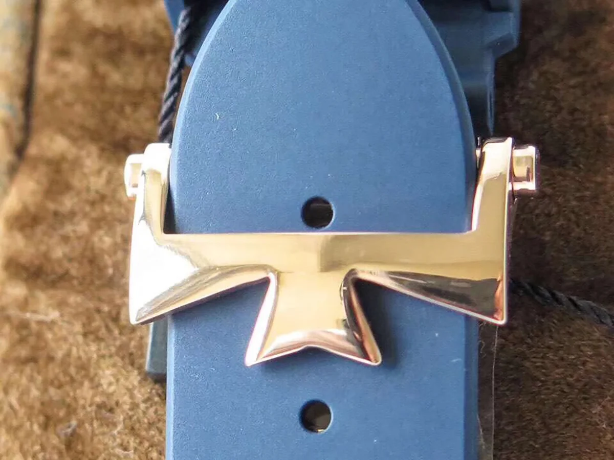 Overseas Dual Time Blue Dial in Rose Gold on Rubber Strap