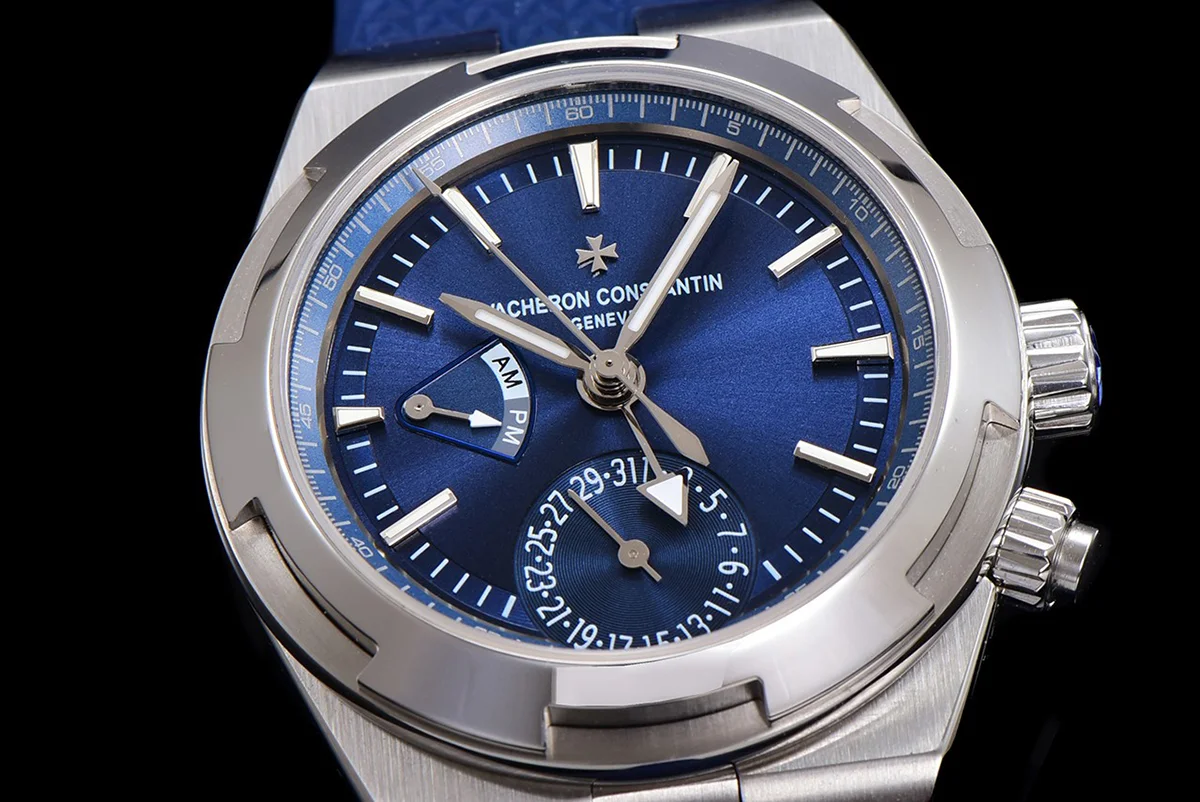 Overseas Dual Time Blue Dial in Steel Ref. 7900V/110A-B334 on Rubber Strap